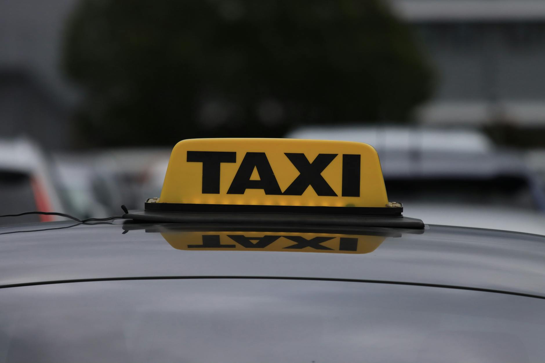 Airport and city transfer cabs from flat rates